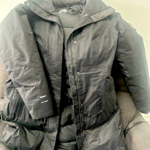 This is a a very like new Northface coat. Worn  a few times. Choose wrong size.